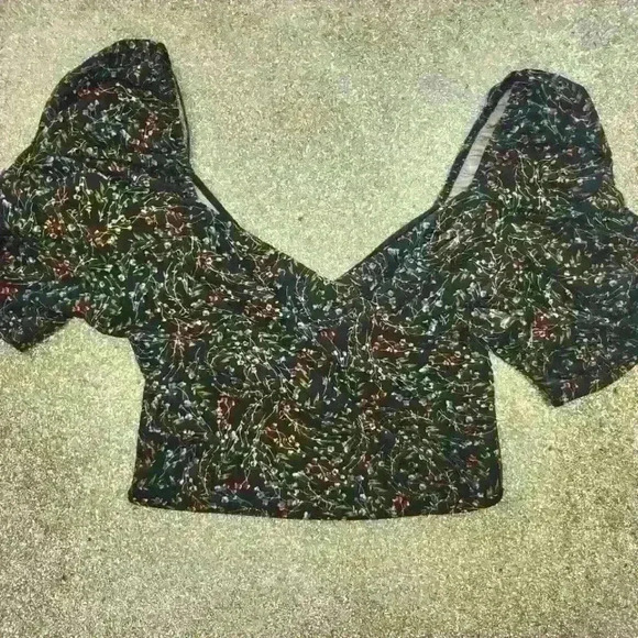 Revamped off  the shoulder floral crop top - Picture 1 of 4